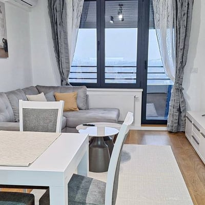 Аренда светлой 2-комнатной квартиры, 46 м², ЖК Блок А, Новый Белград, Сербия